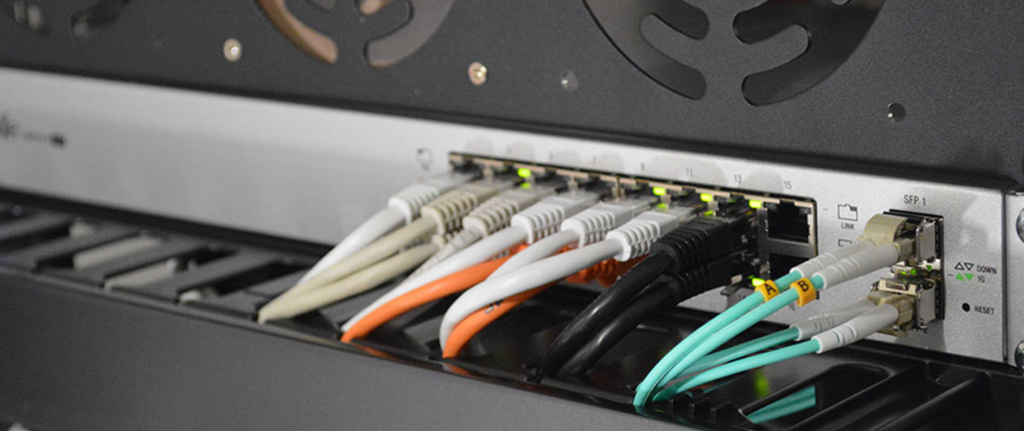 Brassage de connexions réseau sur un équipement informatique